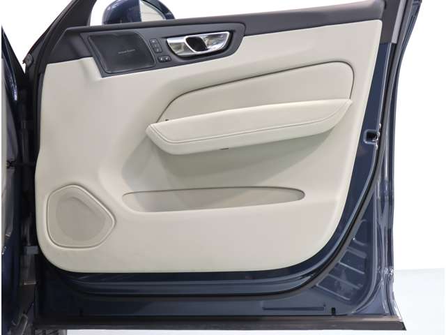 ボルボ ＸＣ６０ Ｄ４ ＡＷＤ インスクリプション ディーゼルターボ ４ＷＤ R1年 (近畿) 99