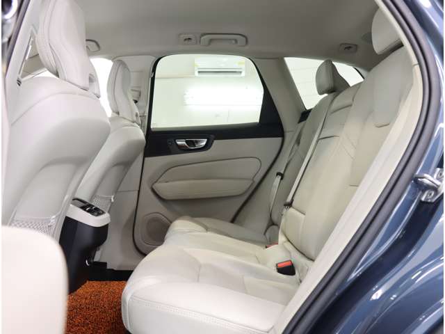 ボルボ ＸＣ６０ Ｄ４ ＡＷＤ インスクリプション ディーゼルターボ ４ＷＤ R1年 (近畿) 99