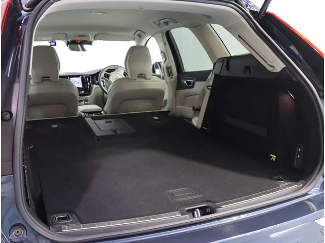 ボルボ ＸＣ６０ Ｄ４ ＡＷＤ インスクリプション ディーゼルターボ ４ＷＤ R1年 (近畿) 99