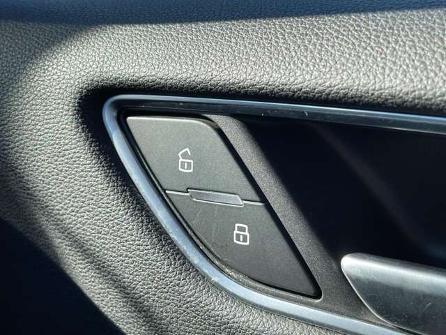 アウディ Ａ３　セダン １．４　ＴＦＳＩ　スポーツ H29年 (東北) 99