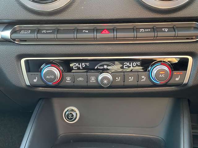 アウディ Ａ３　セダン １．４　ＴＦＳＩ　スポーツ H29年 (東北) 99