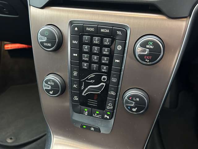 ボルボ Ｖ４０クロスカントリー Ｔ５ ＡＷＤ モメンタム ４ＷＤ H30年 (東北) 99