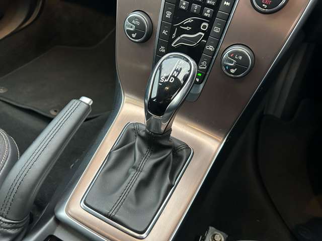 ボルボ Ｖ４０クロスカントリー Ｔ５ ＡＷＤ モメンタム ４ＷＤ H30年 (東北) 99