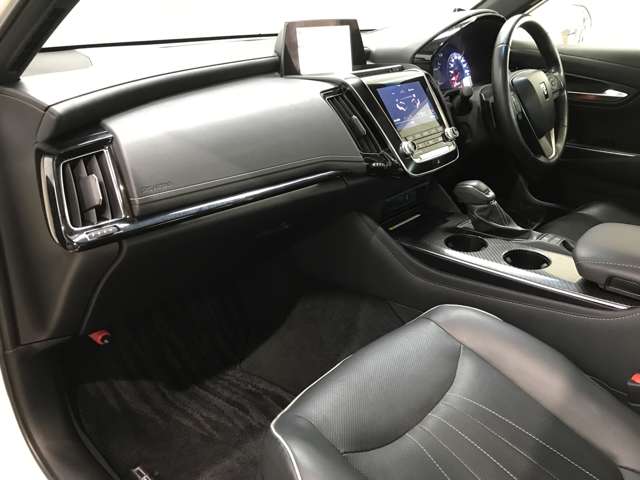 トヨタ クラウン　ハイブリッド ハイブリッド ２．５ ＲＳ アドバンス ＦＯＵＲ ４ＷＤ R1年 (北海道) 99