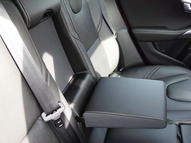 ボルボ Ｖ４０ Ｔ３　クラシックエディション R2年 (東北) 99