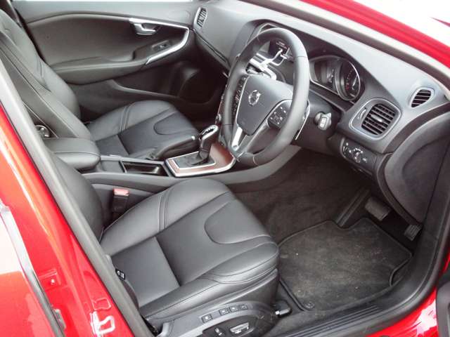 ボルボ Ｖ４０ Ｔ３　クラシックエディション R2年 (東北) 99