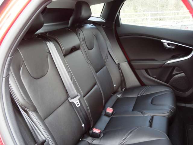 ボルボ Ｖ４０ Ｔ３　クラシックエディション R2年 (東北) 99