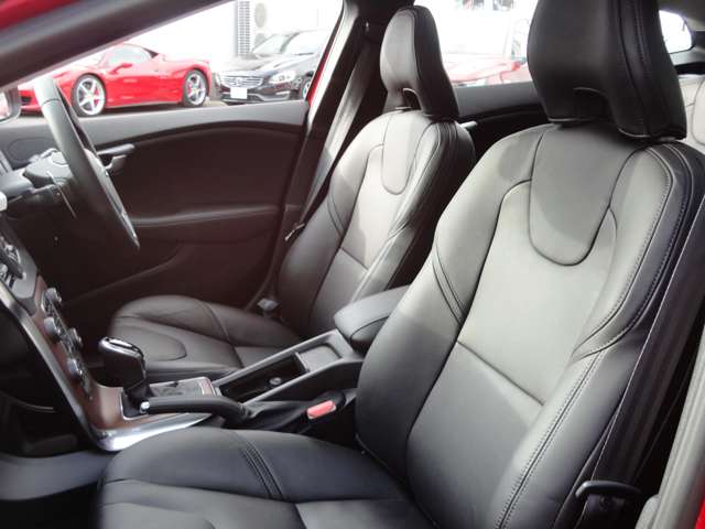 ボルボ Ｖ４０ Ｔ３　クラシックエディション R2年 (東北) 99