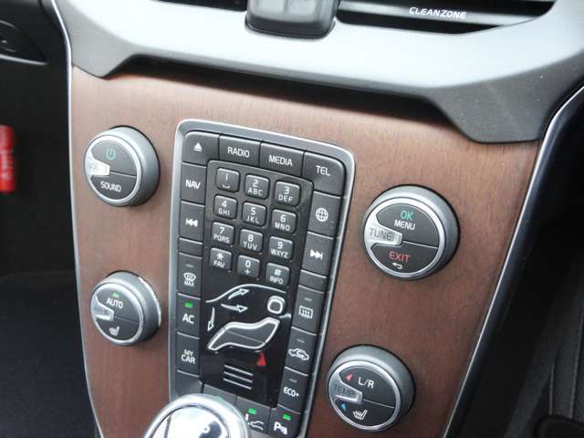 ボルボ Ｖ４０ Ｔ３　クラシックエディション R2年 (東北) 99