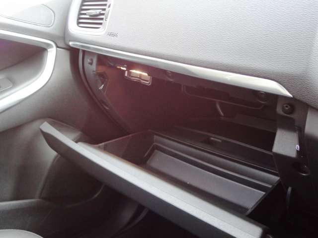 ボルボ Ｖ４０ Ｔ３　クラシックエディション R2年 (東北) 99