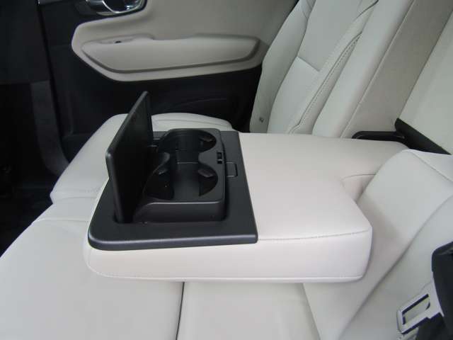 ボルボ ＸＣ９０ Ｂ６ ＡＷＤ Ｒデザイン ４ＷＤ R4年 (関東) 99