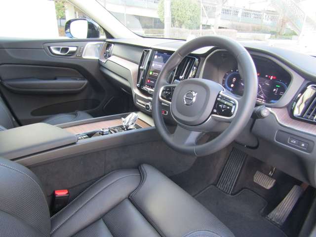 ボルボ ＸＣ６０ リチャージ アルティメット Ｔ６ ＡＷＤ プラグイン ハイブリッド ４ＷＤ R5年 (関東) 99