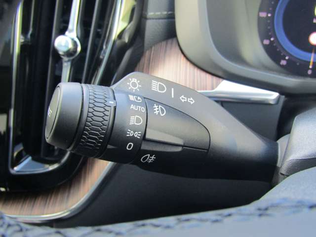 ボルボ ＸＣ６０ リチャージ アルティメット Ｔ６ ＡＷＤ プラグイン ハイブリッド ４ＷＤ R5年 (関東) 99