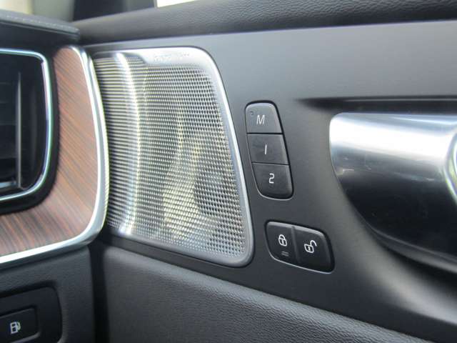 ボルボ ＸＣ６０ リチャージ アルティメット Ｔ６ ＡＷＤ プラグイン ハイブリッド ４ＷＤ R5年 (関東) 99