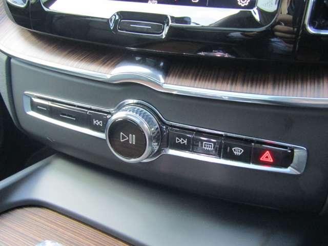 ボルボ ＸＣ６０ リチャージ アルティメット Ｔ６ ＡＷＤ プラグイン ハイブリッド ４ＷＤ R5年 (関東) 99