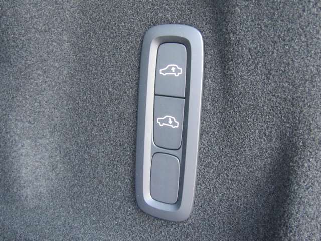 ボルボ ＸＣ６０ リチャージ アルティメット Ｔ６ ＡＷＤ プラグイン ハイブリッド ４ＷＤ R5年 (関東) 99