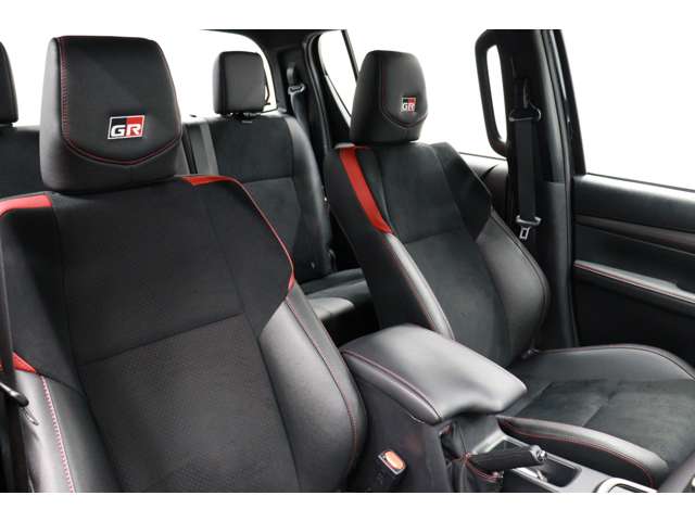 トヨタ ハイラックス ２．４ Ｚ ＧＲスポーツ ディーゼルターボ ４ＷＤ R5年 (東海) 99