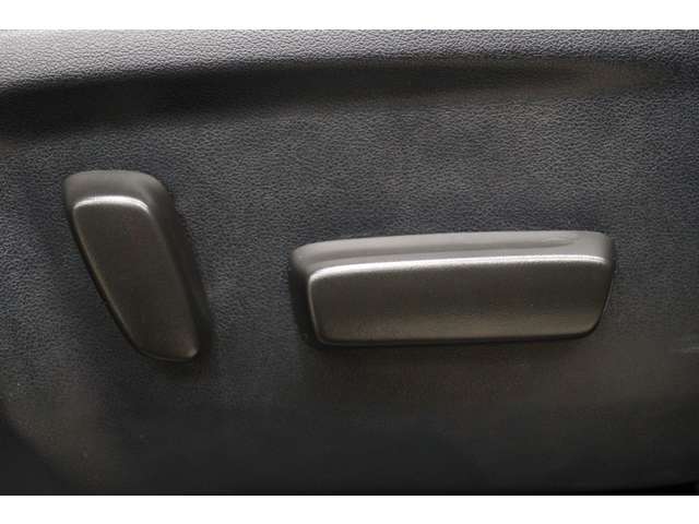 トヨタ ハイラックス ２．４ Ｚ ＧＲスポーツ ディーゼルターボ ４ＷＤ R5年 (東海) 99