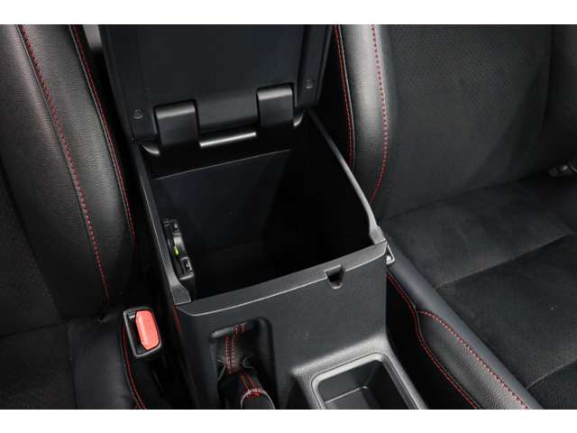 トヨタ ハイラックス ２．４ Ｚ ＧＲスポーツ ディーゼルターボ ４ＷＤ R5年 (東海) 99