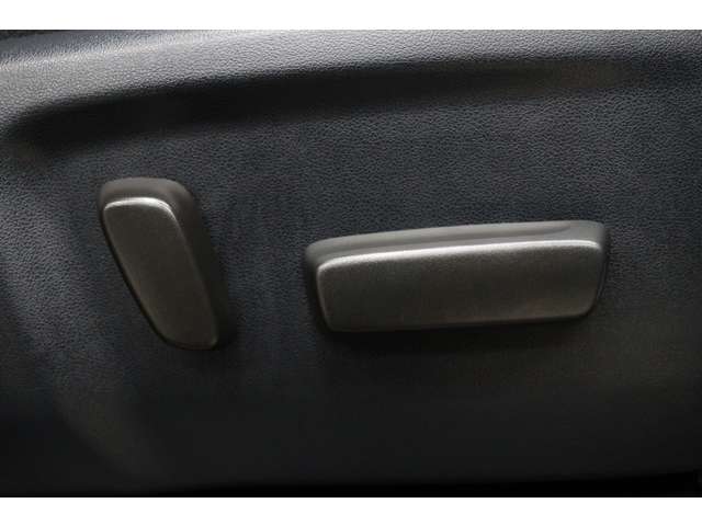 トヨタ ハイラックス ２．４ Ｚ ＧＲスポーツ ディーゼルターボ ４ＷＤ R5年 (東海) 99