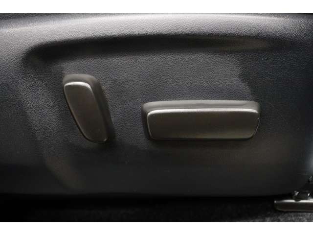 トヨタ ハイラックス ２．４ Ｚ ＧＲスポーツ ディーゼルターボ ４ＷＤ R4年 (東海) 99