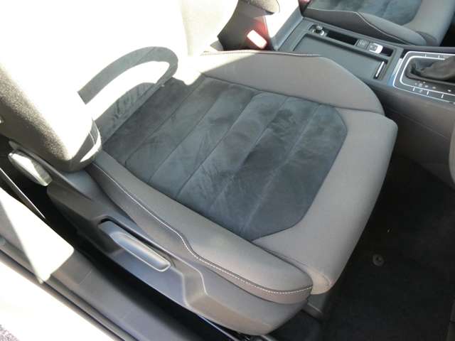 フォルクスワーゲン ゴルフヴァリアント ＴＳＩ　ハイライン H26年 (関東) 99