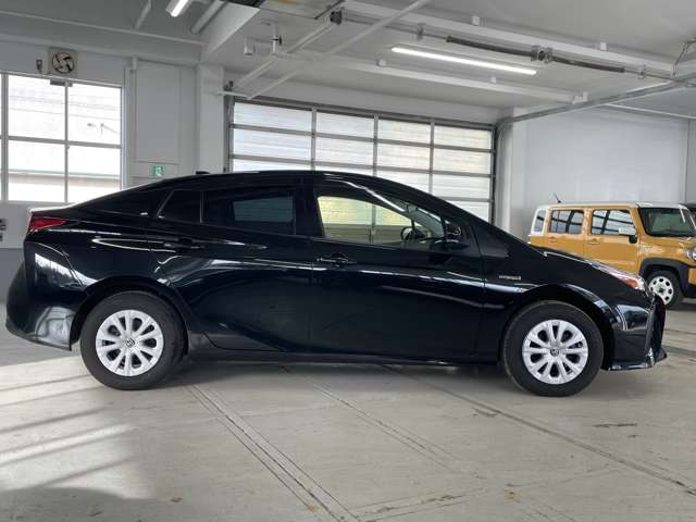 トヨタ プリウス １．８ Ｓ Ｅ－ＦＯＵＲ ４ＷＤ R2年 (北海道) 99