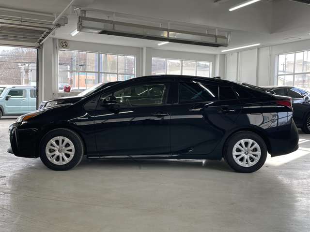 トヨタ プリウス １．８ Ｓ Ｅ－ＦＯＵＲ ４ＷＤ R2年 (北海道) 99