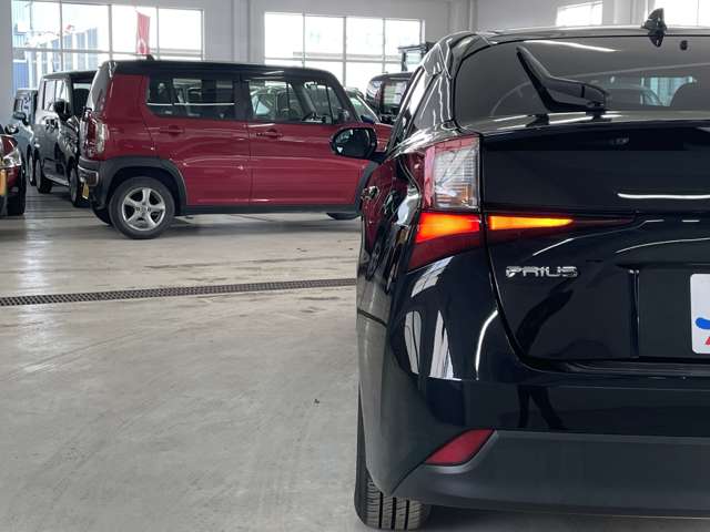 トヨタ プリウス １．８ Ｓ Ｅ－ＦＯＵＲ ４ＷＤ R2年 (北海道) 99