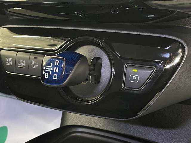 トヨタ プリウス １．８ Ｓ Ｅ－ＦＯＵＲ ４ＷＤ R2年 (北海道) 99