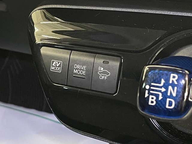 トヨタ プリウス １．８ Ｓ Ｅ－ＦＯＵＲ ４ＷＤ R2年 (北海道) 99