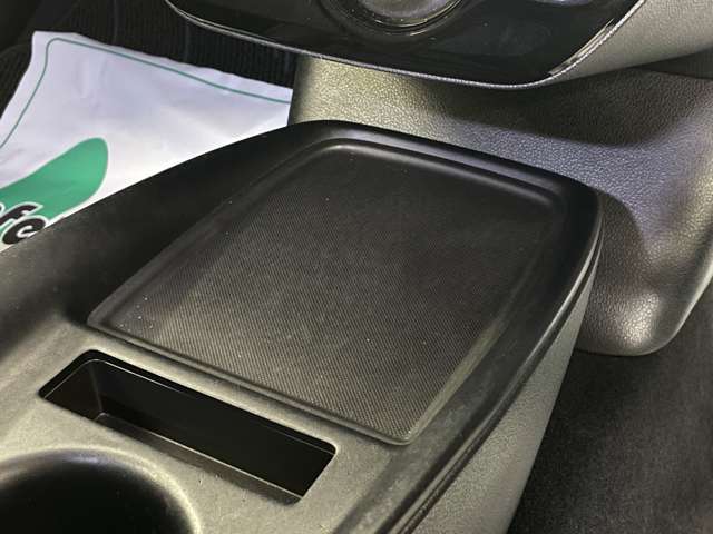 トヨタ プリウス １．８ Ｓ Ｅ－ＦＯＵＲ ４ＷＤ R2年 (北海道) 99