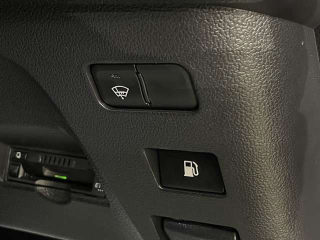 トヨタ プリウス １．８ Ｓ Ｅ－ＦＯＵＲ ４ＷＤ R2年 (北海道) 99