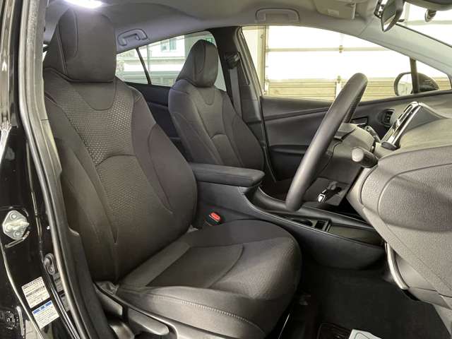 トヨタ プリウス １．８ Ｓ Ｅ－ＦＯＵＲ ４ＷＤ R2年 (北海道) 99