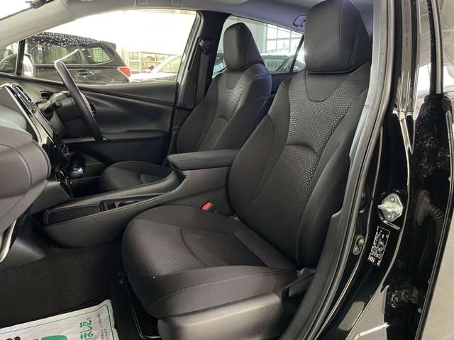 トヨタ プリウス １．８ Ｓ Ｅ－ＦＯＵＲ ４ＷＤ R2年 (北海道) 99