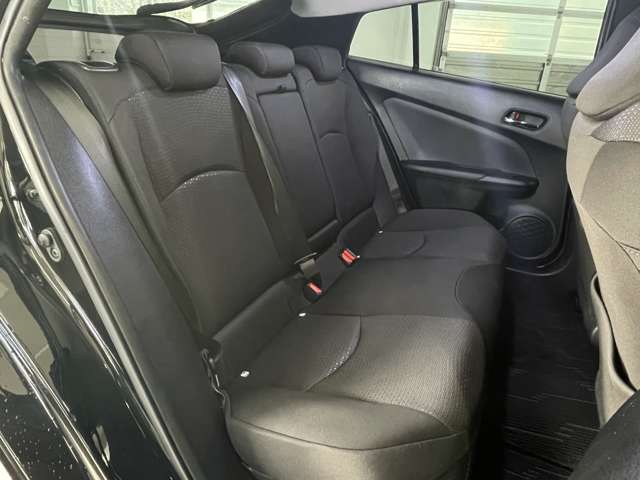 トヨタ プリウス １．８ Ｓ Ｅ－ＦＯＵＲ ４ＷＤ R2年 (北海道) 99