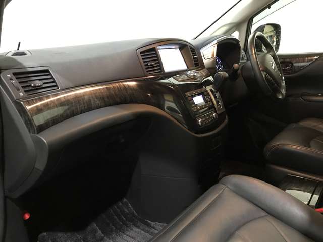 日産 エルグランド ３．５ ３５０ハイウェイスター アーバンクロム ４ＷＤ R1年 (北海道) 99