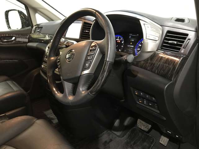日産 エルグランド ３．５ ３５０ハイウェイスター アーバンクロム ４ＷＤ R1年 (北海道) 99