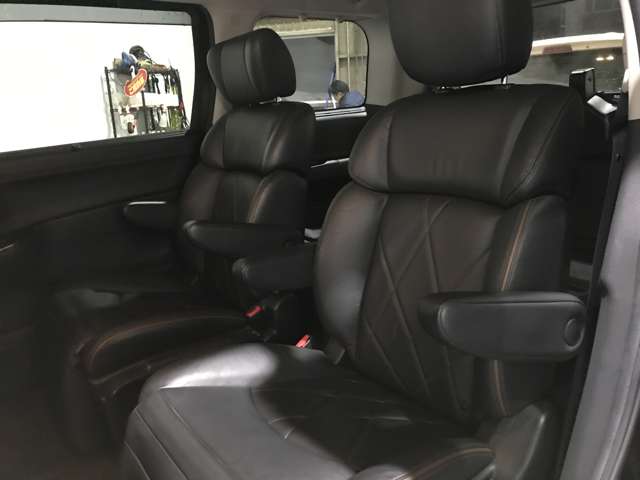 日産 エルグランド ３．５ ３５０ハイウェイスター アーバンクロム ４ＷＤ R1年 (北海道) 99