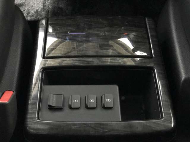 日産 エルグランド ３．５ ３５０ハイウェイスター アーバンクロム ４ＷＤ R1年 (北海道) 99