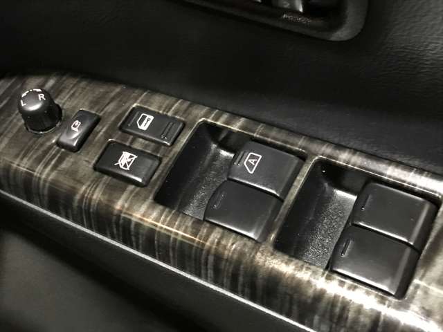 日産 エルグランド ３．５ ３５０ハイウェイスター アーバンクロム ４ＷＤ R1年 (北海道) 99