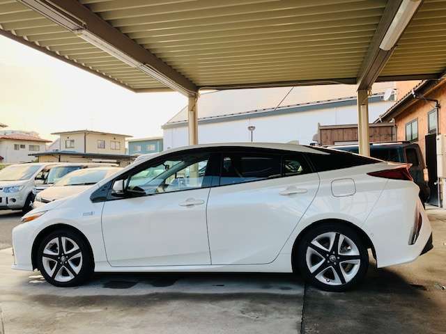 トヨタ プリウスＰＨＶ １．８ Ａ レザーパッケージ H29年 (東北) 99