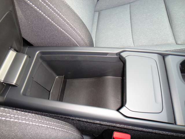 ボルボ ＸＣ４０ プラス Ｂ４ ＡＷＤ ４ＷＤ R5年 (東北) 99