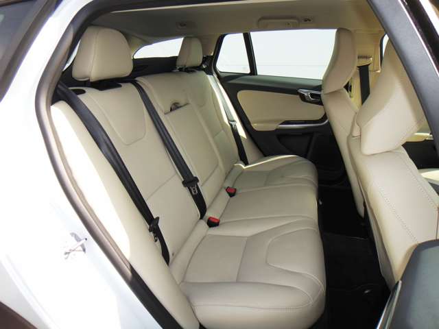 ボルボ クロスカントリー Ｔ５ ＡＷＤ ＳＥ ４ＷＤ H28年 (東北) 99