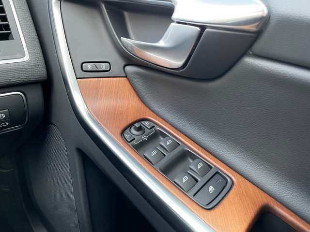 ボルボ ＸＣ６０ Ｔ５ ＡＷＤ クラシック ４ＷＤ H28年 (東北) 99