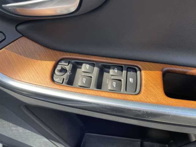 ボルボ ＸＣ６０ Ｔ５ ＡＷＤ クラシック ４ＷＤ H28年 (東北) 99