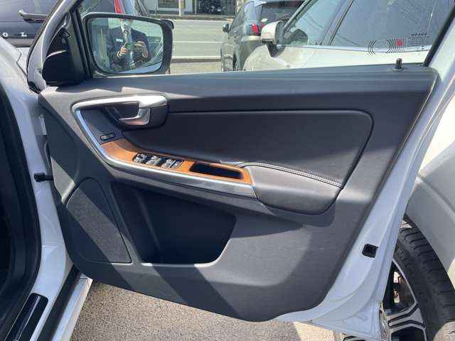 ボルボ ＸＣ６０ Ｔ５ ＡＷＤ クラシック ４ＷＤ H28年 (東北) 99