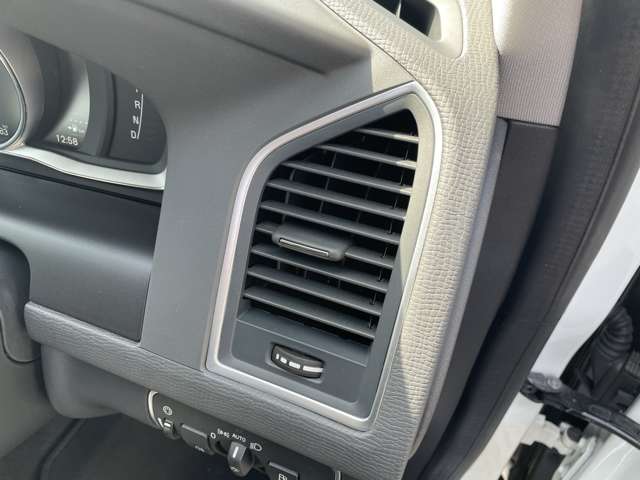 ボルボ ＸＣ６０ Ｔ５ ＡＷＤ クラシック ４ＷＤ H28年 (東北) 99