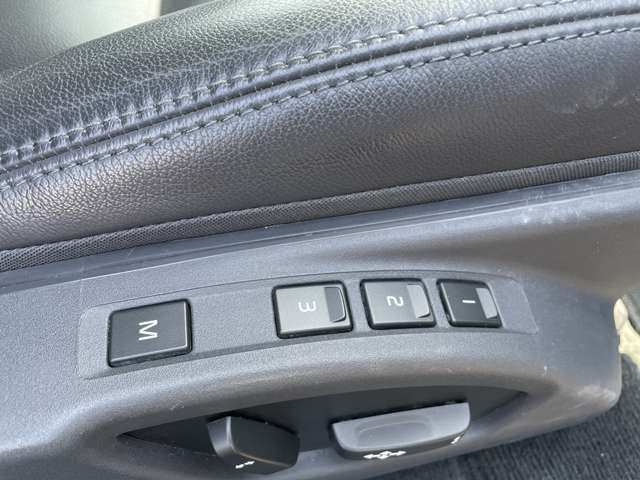 ボルボ ＸＣ６０ Ｔ５ ＡＷＤ クラシック ４ＷＤ H28年 (東北) 99