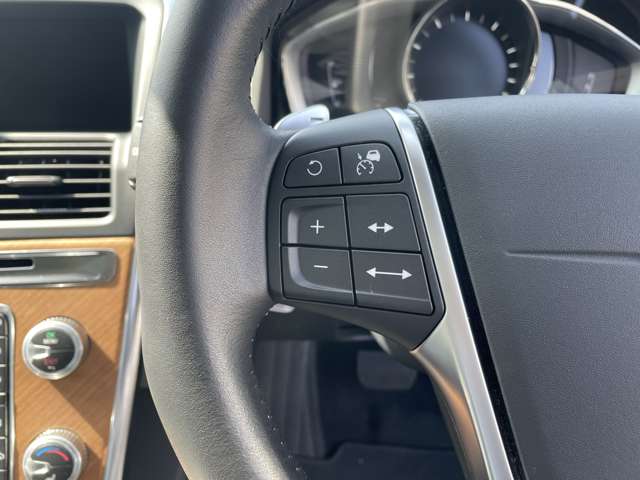 ボルボ ＸＣ６０ Ｔ５ ＡＷＤ クラシック ４ＷＤ H28年 (東北) 99